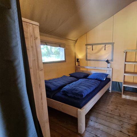 Canvas and wooden tent 4 persons - including sanitary facilities