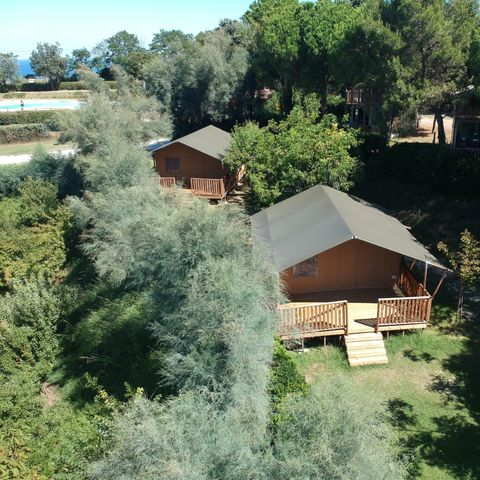 Canvas and wooden tent 4 persons - including sanitary facilities