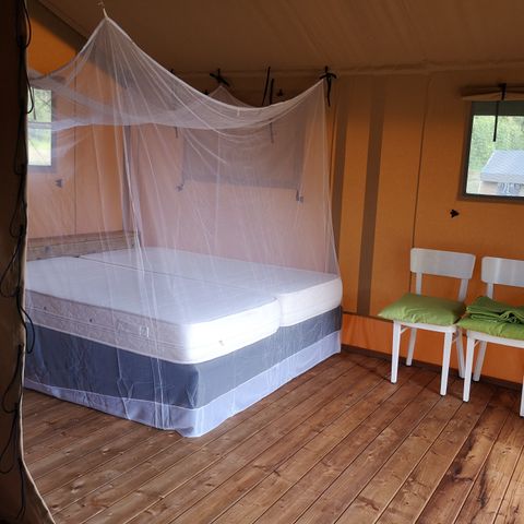 CANVAS AND WOOD TENT 4 people