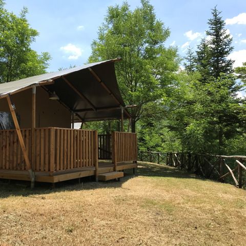 CANVAS AND WOOD TENT 4 people - including sanitary facilities