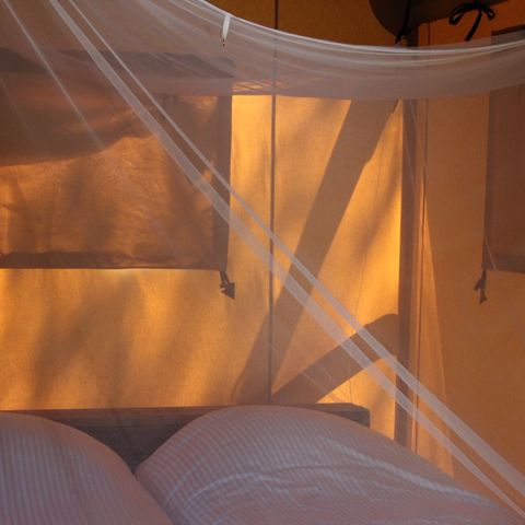 CANVAS AND WOOD TENT 4 people - including sanitary facilities