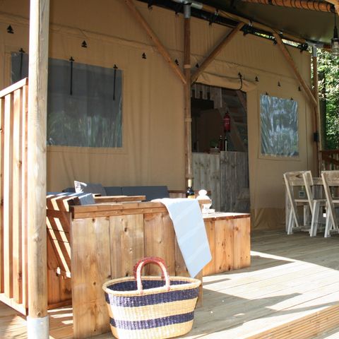 Canvas and wooden tent 6 persons - Lodgetent incl. sanitary facilities