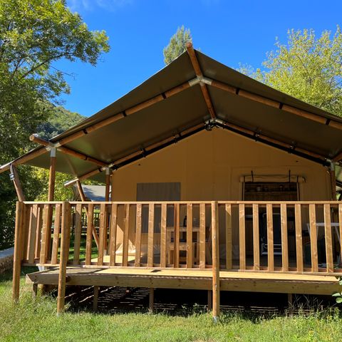 Canvas and wooden tent 4 persons - including sanitary facilities