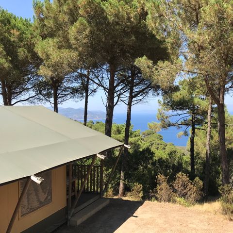 CANVAS AND WOOD TENT 4 people - incl. sanitary facilities (ADVENTURE)