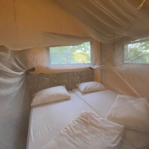 Canvas and wooden tent 4 persons - incl. sanitary facilities (ADVENTURE)