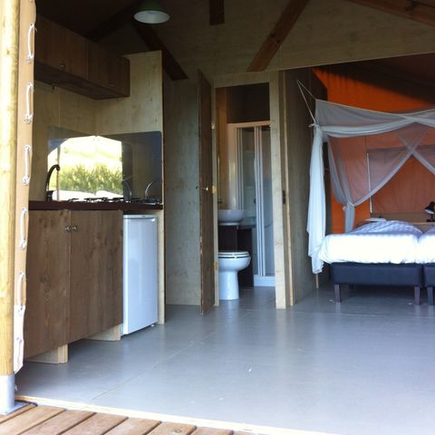 CANVAS AND WOOD TENT 6 people - including sanitary facilities