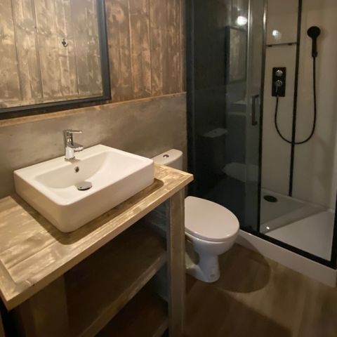 CANVAS AND WOOD TENT 6 people - Incl. sanitary facilities