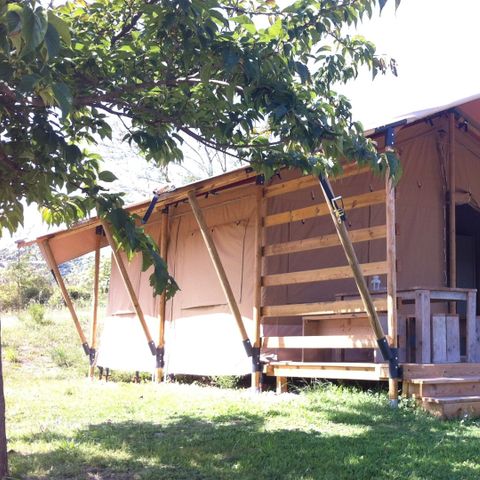 CANVAS AND WOOD TENT 6 people - Incl. sanitary facilities