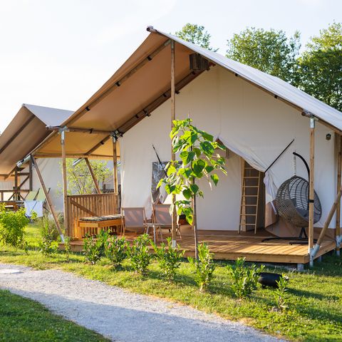CANVAS AND WOOD TENT 5 people - Glamping Tent with Bathroom, Amber 44 m², Premium - JACUZZI