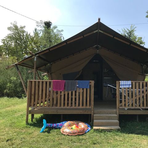 CANVAS AND WOOD TENT 4 people - including sanitary facilities