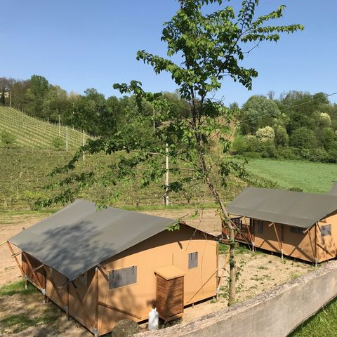 CANVAS AND WOOD TENT 4 people - including sanitary facilities