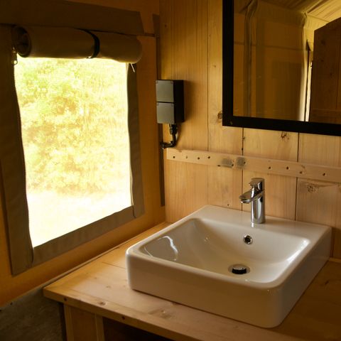 Canvas and wooden tent 4 persons - including sanitary facilities