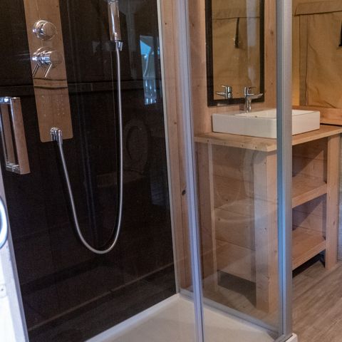 CANVAS AND WOOD TENT 4 people - including sanitary facilities