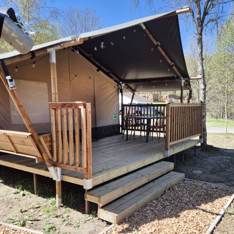 Canvas and wooden tent 4 persons - including sanitary facilities