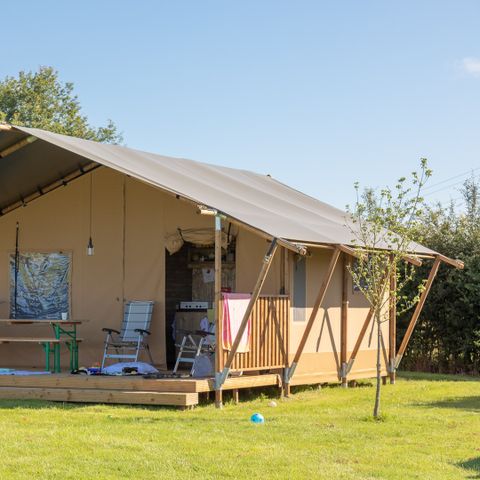 Canvas and wooden tent 6 persons - including sanitary facilities