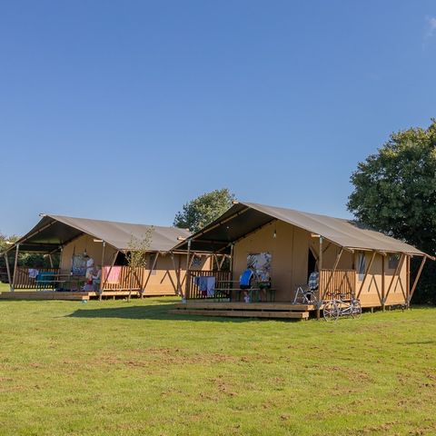 Canvas and wooden tent 6 persons - including sanitary facilities