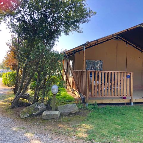 CANVAS AND WOOD TENT 4 people - including sanitary facilities