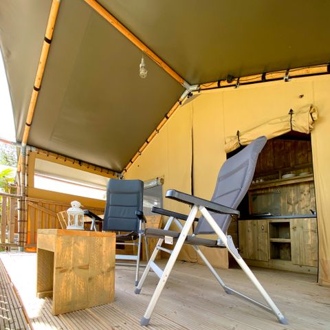 Canvas and wooden tent 6 persons - including sanitary facilities