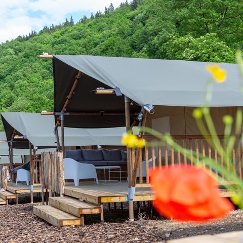 Canvas and wooden tent 4 persons - including sanitary facilities