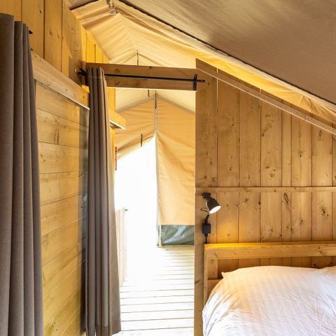 CANVAS AND WOOD TENT 4 people - including sanitary facilities