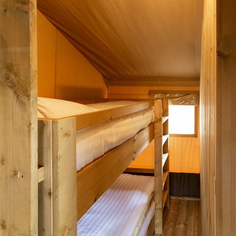 CANVAS AND WOOD TENT 4 people - including sanitary facilities