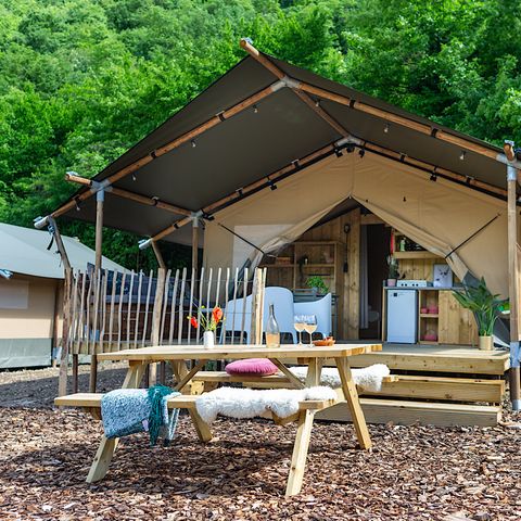 CANVAS AND WOOD TENT 6 people - including sanitary facilities