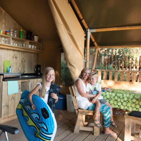 CANVAS AND WOOD TENT 4 people - including sanitary facilities