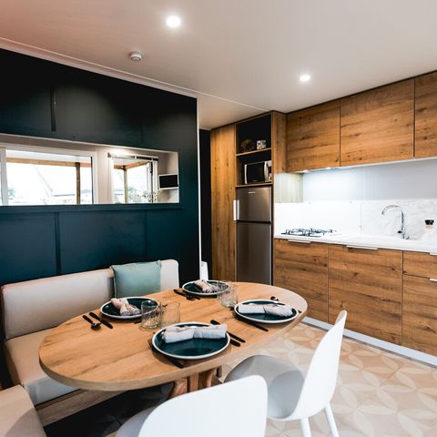 MOBILE HOME 4 people - LUXE XXL 2 bedrooms (1/4 pers - air conditioning - TV - integrated covered terrace + surface area 40m²)