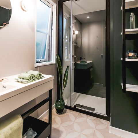 MOBILE HOME 4 people - LUXE XXL 2 bedrooms (1/4 pers - air conditioning - TV - integrated covered terrace + surface area 40m²)