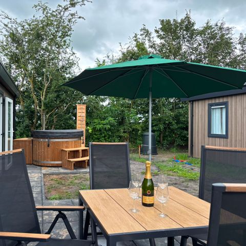 Chalet 4 persons - Luxury – with a hot tub