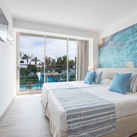 Bedroom 2 persons - Double Room – Balcony – Pool View
