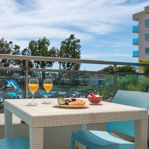 Bedroom 2 persons - Double Room – Balcony – Pool View