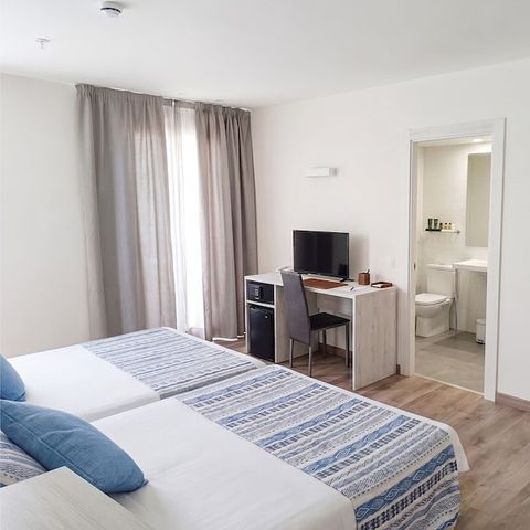 Bedroom 3 persons - Triple Room – - 3 adults - – balcony
