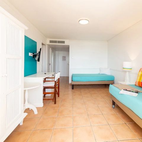 Apartment 6 persons - Sleeps 6 – 2 bedrooms – Terrace – Sea view – Prime location – Air-conditioned