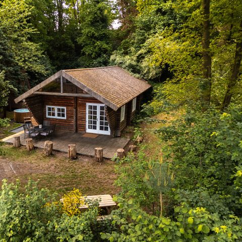 HOUSE 6 people - 'The Forest Ranger's Cottage' with a hot tub