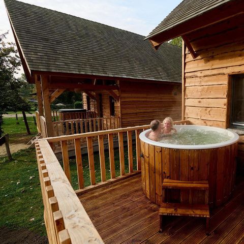 CHALET 4 people - Treehouse with a Hot Tub