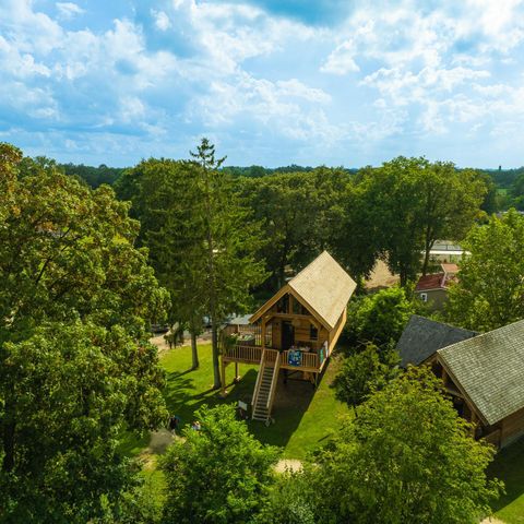 CHALET 4 people - Treehouse with a Hot Tub