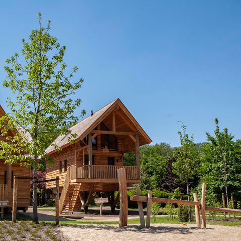 CHALET 4 people - Treehouse with a Hot Tub