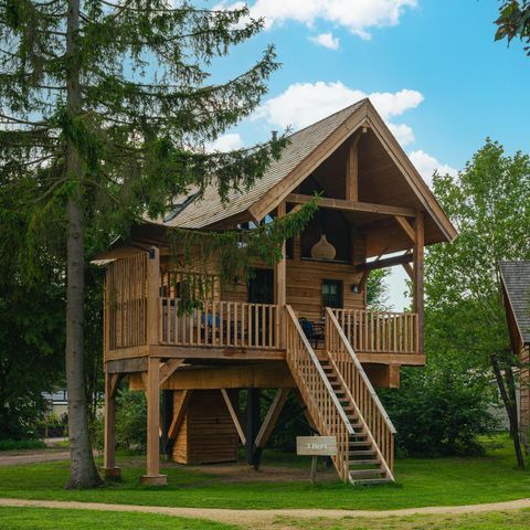 CHALET 4 people - Treehouse with a Hot Tub