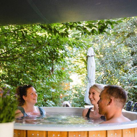 HOUSE 6 people - Comfortable Farmhouse with Hot Tub