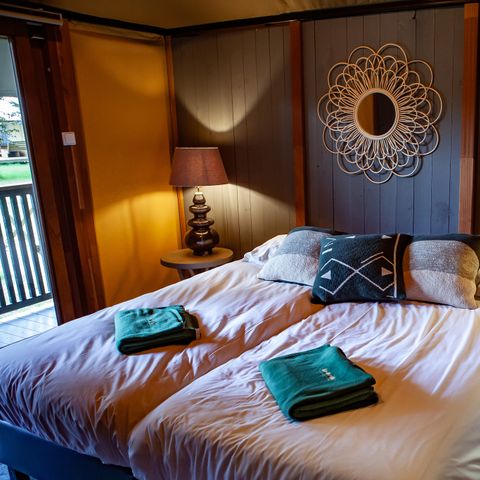 CANVAS AND WOOD TENT 8 people - Royal Lodge with Hot Tub