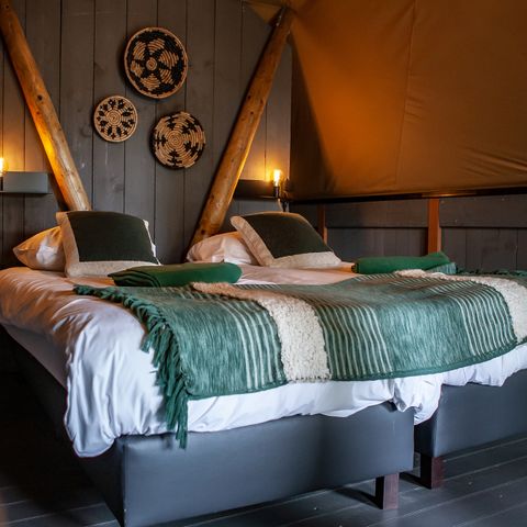 CANVAS AND WOOD TENT 8 people - Royal Lodge with Hot Tub