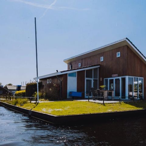 House 6 persons - Wheelchair-accessible Waterwoning in Uitgeest