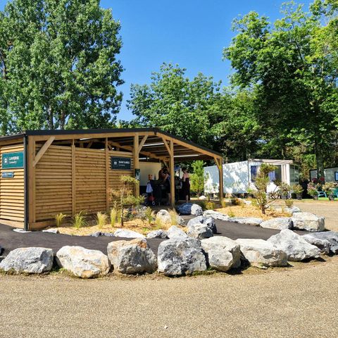 Pitch - Tent with electricity - Lake side - Pedestrian access