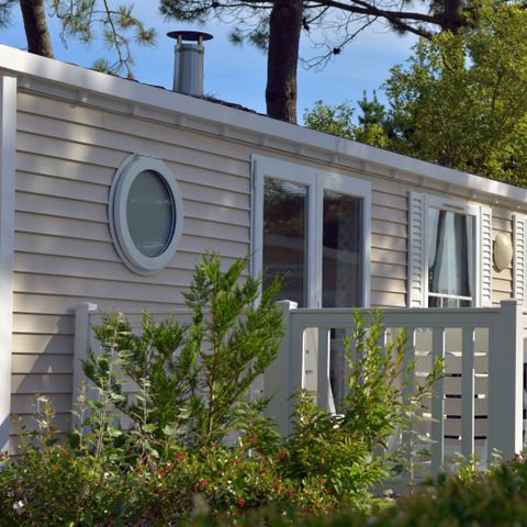 Mobile home 4 persons - Sunday – - COMFORT - COTTAGE - 2 bedrooms - – 30m² – Terrace with parasol - Sleeps 4