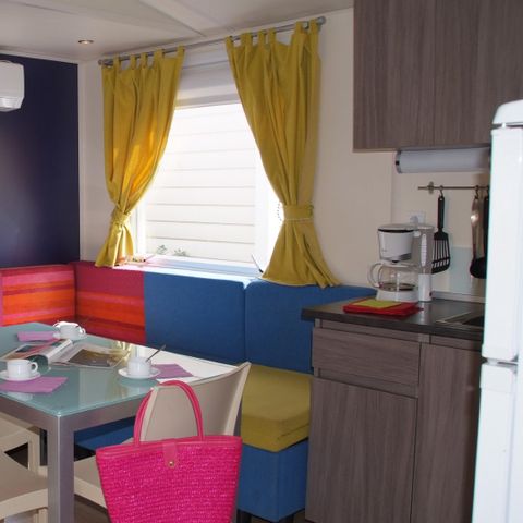 MOBILE HOME 8 people - TEXAS STANDARD.