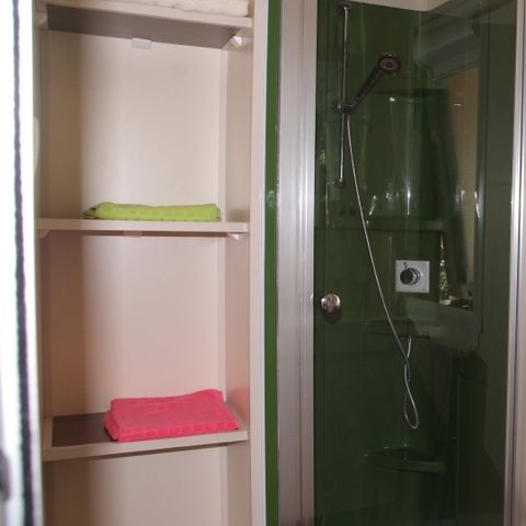 MOBILE HOME 8 people - TEXAS STANDARD.