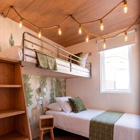 Mobile home 6 persons - Lagoon 3-bedroom - 2-bathroom - PREMIUM+ – 40 m² – Mini pool – Air conditioning – 70 m² terrace – - TV – Dishwasher – Plancha grill – Travel pack
