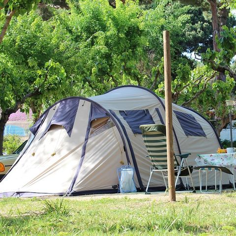Pitch - Plus - 1 car - Tent - Caravan or motorhome - Electricity 2