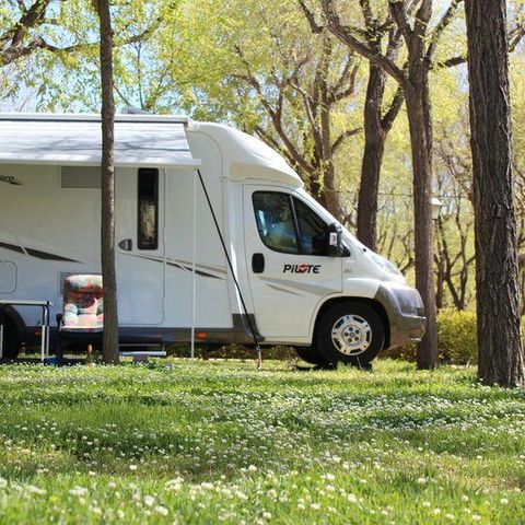 Pitch - Plus - 1 car - Tent - Caravan or motorhome - Electricity 2